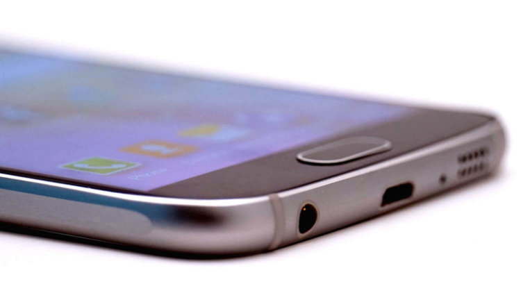 Cмартфоны с LPDDR4 оперативной памятью. Samsung Galaxy S6 и S6 Edge. Фото.