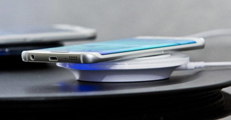 Galaxy S6 и Galaxy S6 Edge: шесть отличий. Аккумулятор. Фото.