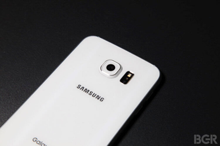 Дефект Galaxy S6 — непрерывно светящаяся вспышка камеры. Фото.