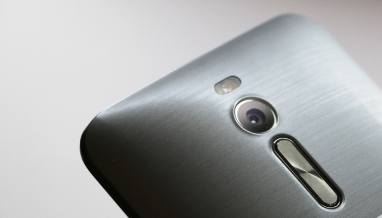 Опрос: лучшие смартфоны первой половины 2015 года. Asus Zenfone 2. Фото.