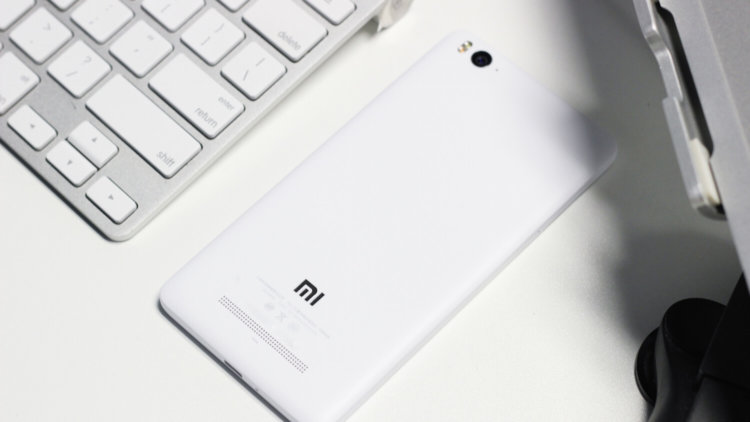 Xiaomi Mi 4i можно купить всего за 237 долларов. Фото.
