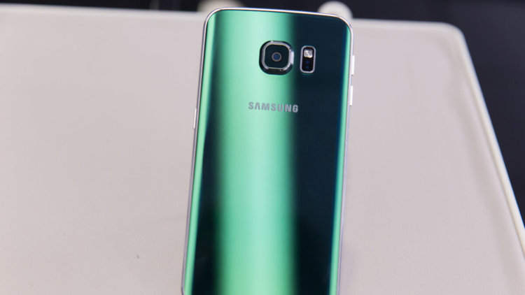 Смартфоны для тех, кто хочет выделиться из толпы. Samsung Galaxy S6 Edge. Фото.