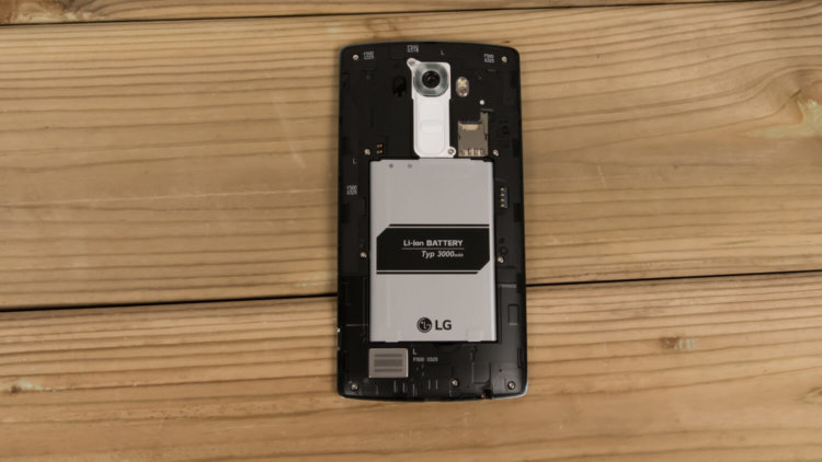 5 главных особенностей LG G4. Съемная крышка. Фото.