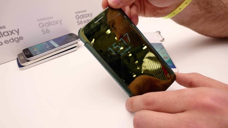 Фирменный чехол — лучший способ испортить дисплей Galaxy S6. Фото.