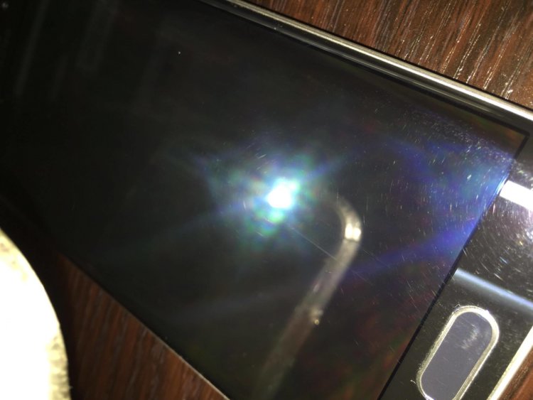 Проблемы, с которыми сталкиваются первые пользователи Galaxy S6. Экран. Фото.