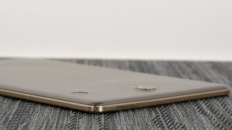 Samsung готовит самый тонкий планшет в мире. Фото.