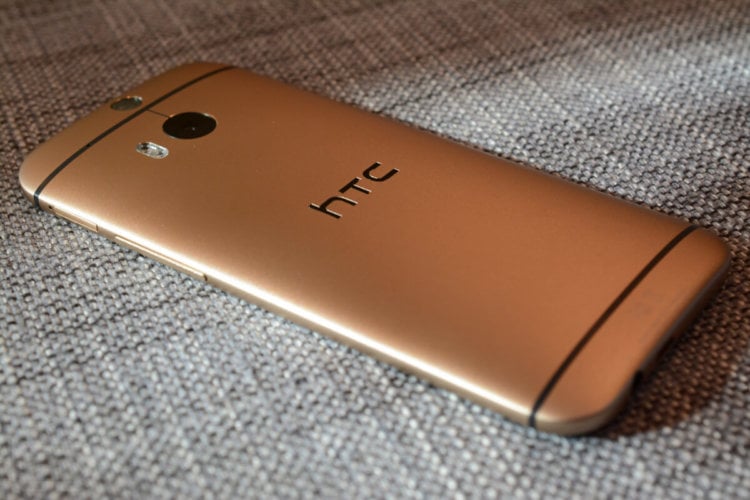 В HTC не любят свои смартфоны. Фото.