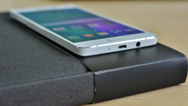 Samsung начала работу над прошивкой для Galaxy S7. Фото.