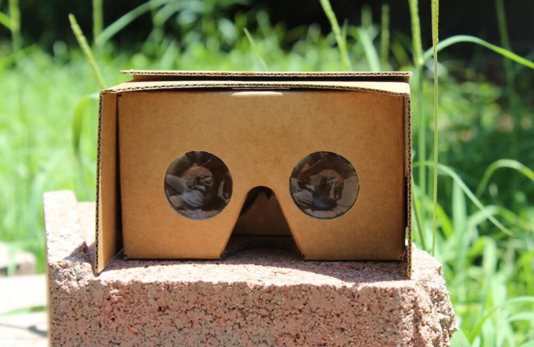 DODOcase по-своему видит картонный VR-шлем. Фото.