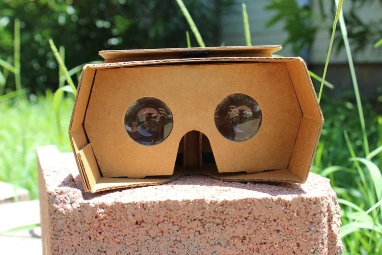 DODOcase по-своему видит картонный VR-шлем. Фото.