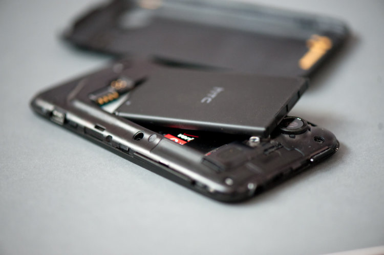 Как не убить аккумулятор своего смартфона. Не разряжайте батарею полностью. Фото.