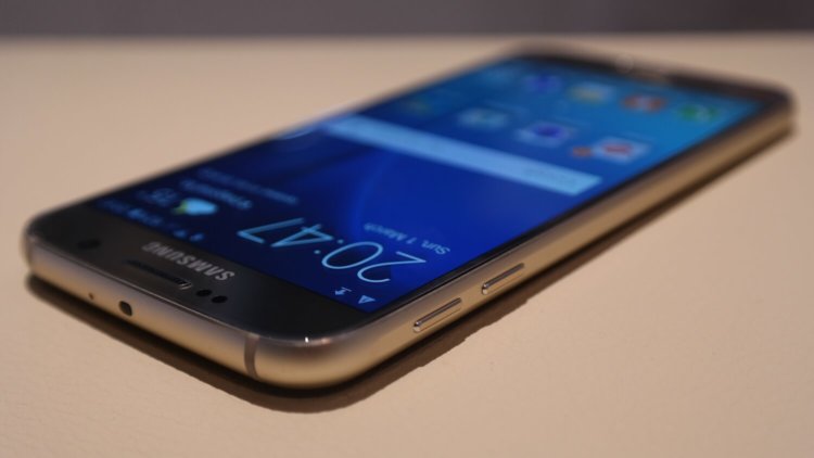 Магия в ваших руках: лучшие смартфоны с беспроводной зарядкой. Samsung Galaxy S6. Фото.