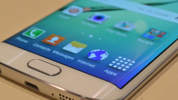 Опрос: лучшие смартфоны первой половины 2015 года. Samsung Galaxy S6 и S6 Edge. Фото.