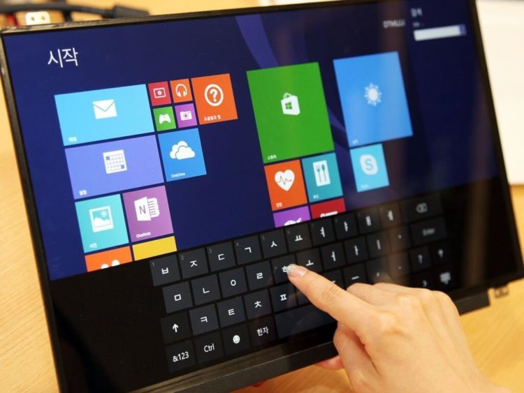 LG работает над ультратонкими и легкими экранами для ноутбуков. Фото.