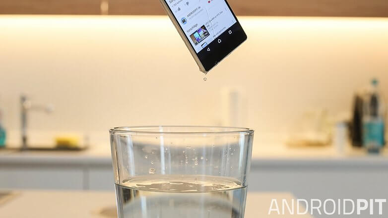 Лучшие водонепроницаемые Android-смартфоны. Sony Xperia Z3. Фото.