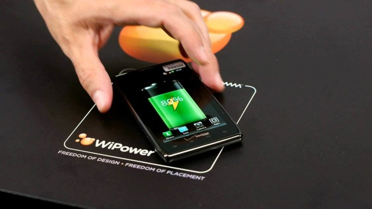 Qualcomm подарит беспроводную зарядку металлическим смартфонам. Фото.