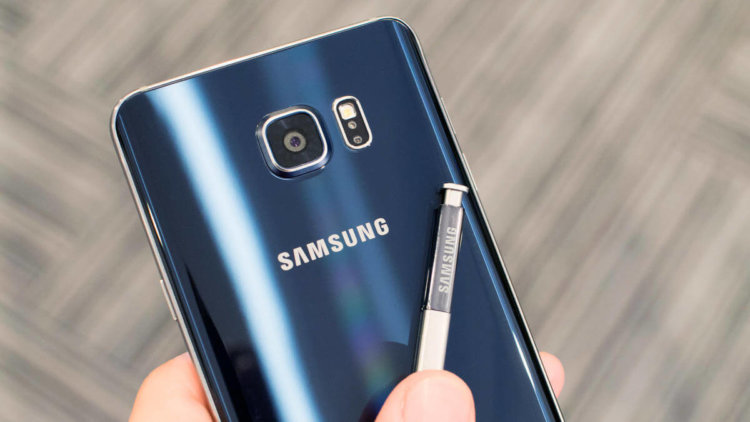 Долго ли ждать знакомства с Samsung Galaxy Note 6? Фото.