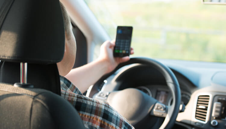 Как смартфоны влияют на нас и наше поведение?. Нам трудно концентрироваться.. Фото.