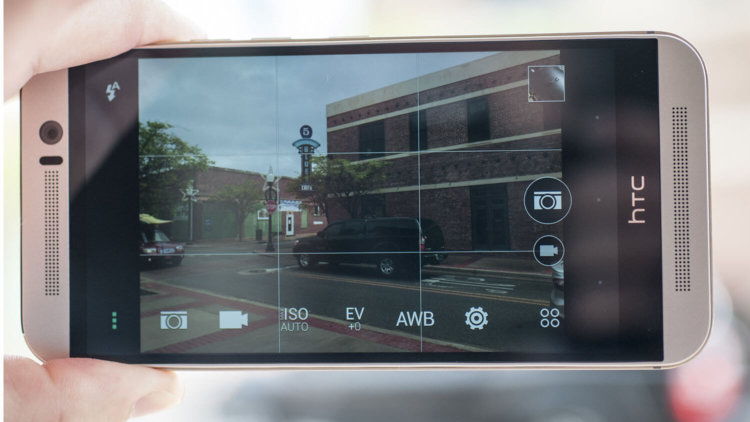 Смартфоны в будущем научатся фотографировать без отражений и препятствий. Фото.