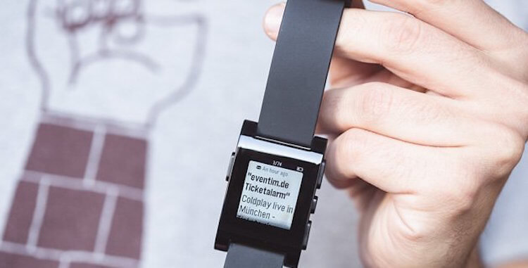 5 лучших бюджетных умных часов. 2. Pebble Watch. 5 лучших бюджетных умных часов. 2. Pebble Watch. Фото.
