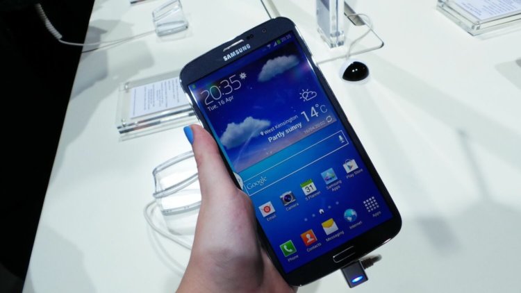 Samsung готовит новый Mega-смартфон. Фото.
