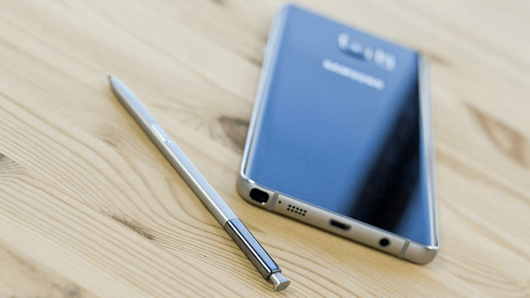 Несколько смартфонов, которые должны были добраться до России. Несколько смартфонов, которые должны были добраться до России. Фото.