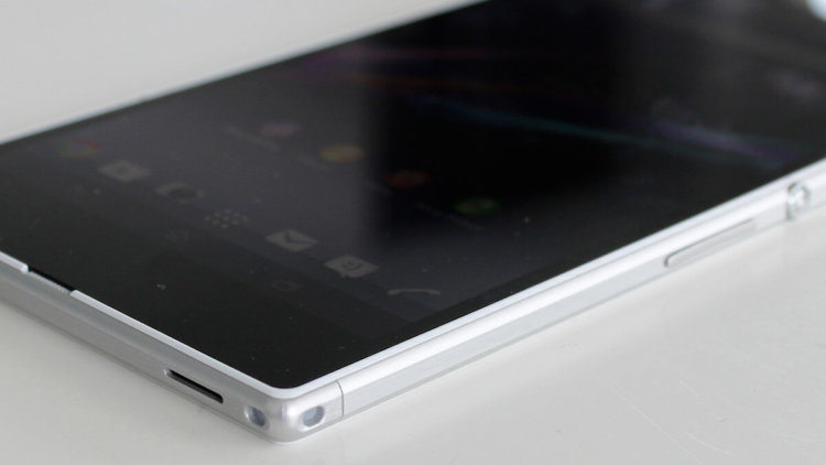 Sony Xperia M Ultra удивит габаритами и ёмким аккумулятором. Фото.