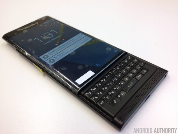 Blackberry Venice показался на видео. Фото.