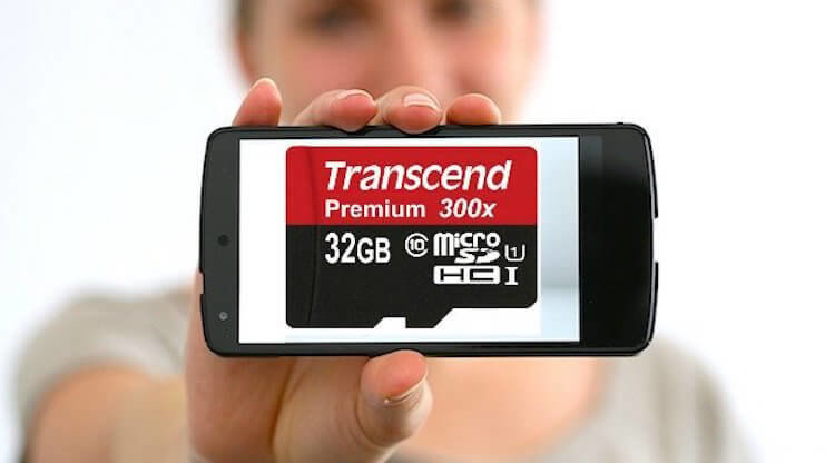 Пять функций, которые должен иметь каждый смартфон. 3. Слот для карт microSD. Фото.