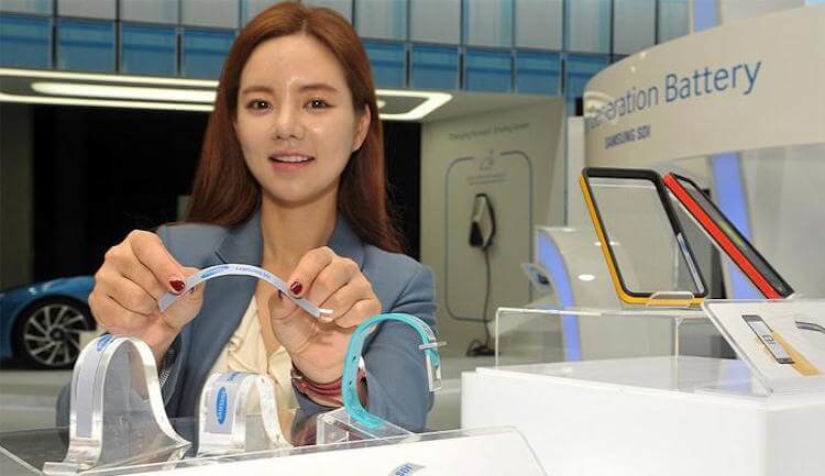 Samsung показала два прототипа гибких батарей для носимых устройств. Samsung показала два прототипа гибких батарей для носимых устройств. Фото.