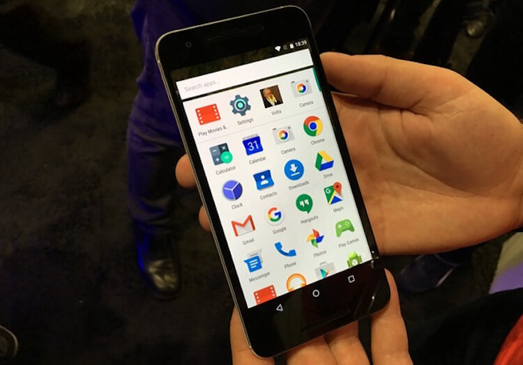 В Nexus 6P используется AMOLED-экран от Samsung последнего поколения. Фото.