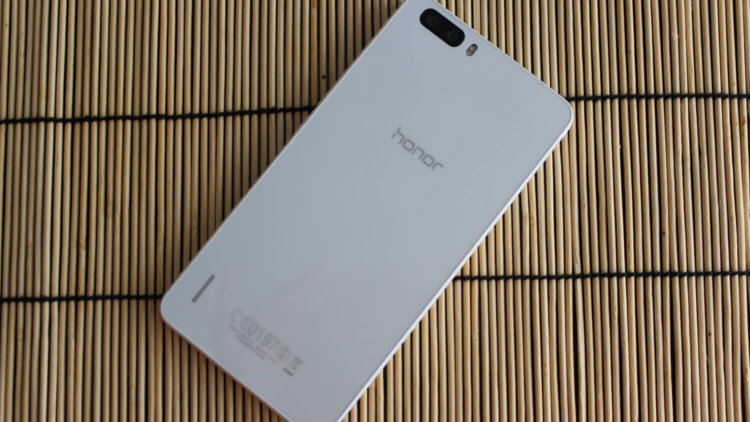 Android-смартфоны, опередившие iPhone 7. Huawei Honor 6 Plus. Фото.