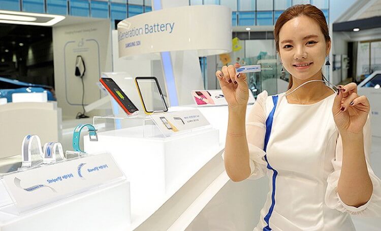 Samsung показала два прототипа гибких батарей для носимых устройств. Фото.
