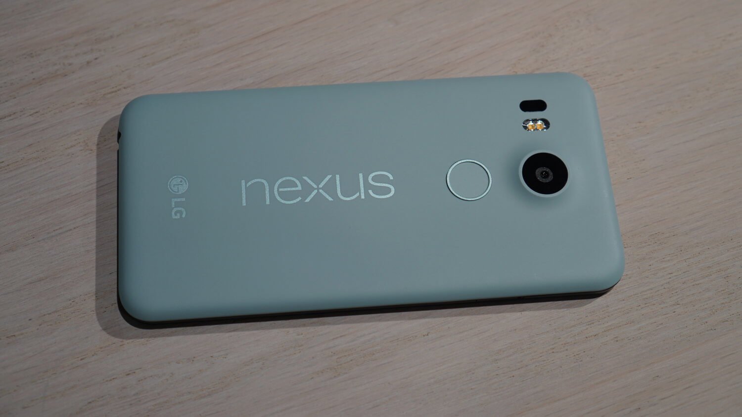 Экран Nexus 5X в процессе зарядки плохо реагирует на касания. Фото.