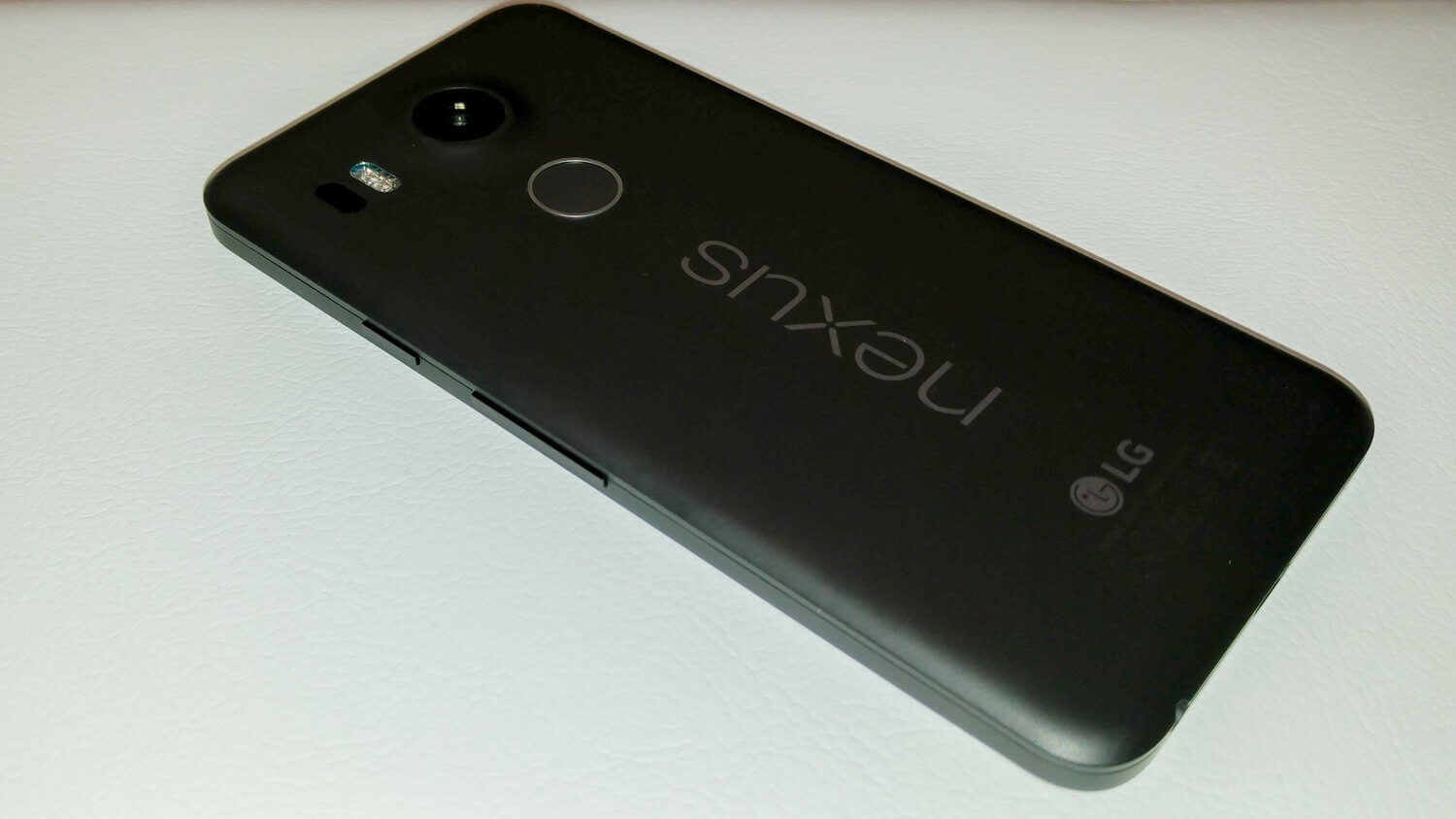 Экран Nexus 5X в процессе зарядки плохо реагирует на касания. Фото.