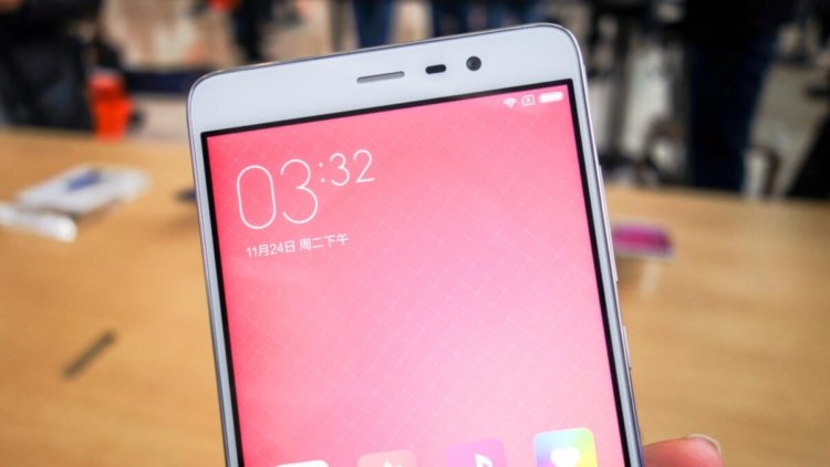 Xiaomi подтвердила наличие гигантской батареи в Redmi 3. Фото.