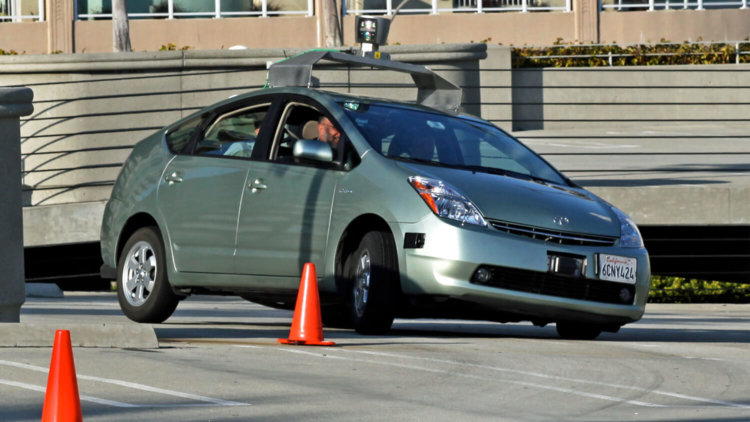 Google запатентовала средства взаимодействия с пешеходами для беспилотных автомобилей. Фото.