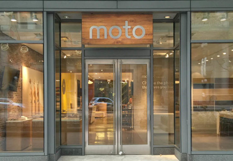 Motorola приглашает всех в самый необычный бутик Moto Shop. Фото.