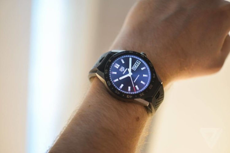 Сколько стоят швейцарские часы, работающие на Android Wear? Фото.