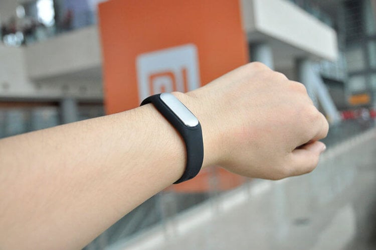 24 ноября Xiaomi может показать часы на Android Wear. Фото.
