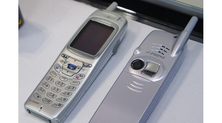 Samsung или Sharp в 2000 году был создан первый камерофон? Фото.