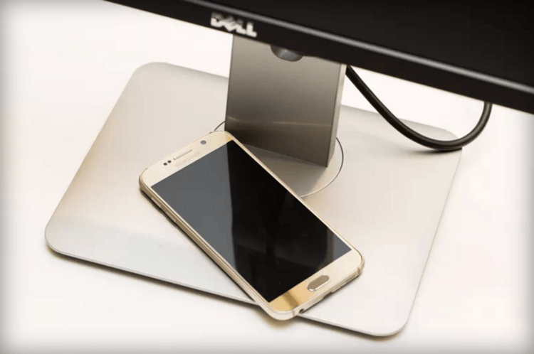 CES 2016: Монитор Dell — беспроводная зарядка смартфона. Фото.