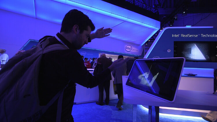 Ультразвуковая технология CES 2014 вместо датчика приближения. Ультразвуковая технология CES 2014 вместо датчика приближения. Фото.