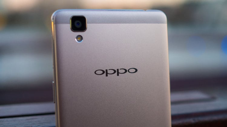 Прототип гнущегося смартфона от Oppo уже здесь. Фото.