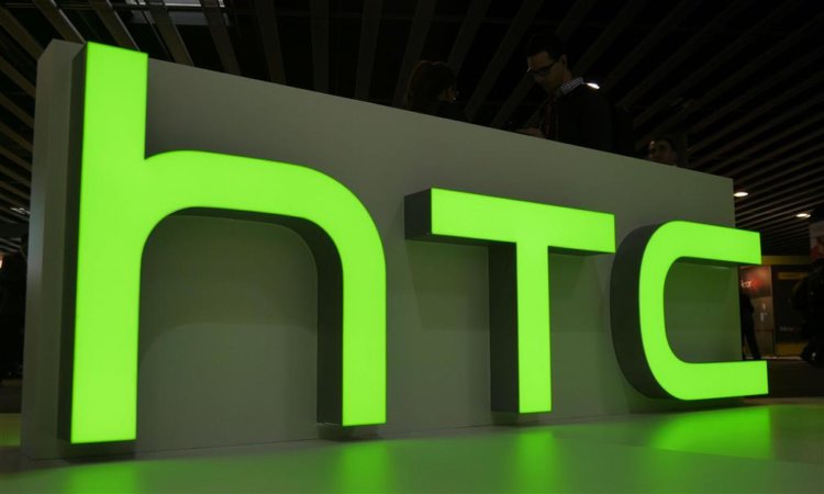 2015 год закончился нерадостно для HTC. Фото.