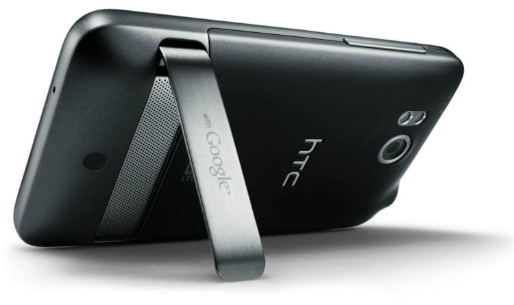 Худшие смартфоны на Android по мнению пользователей. HTC Thunderbolt. Фото.