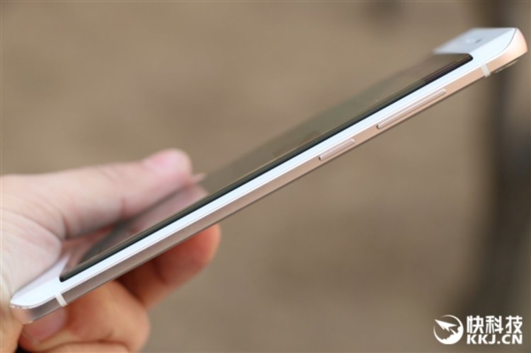 Фотографии телефона Xplay 5, с которого началась весна. Фотографии телефона Xplay 5, с которого началась весна. Фото.