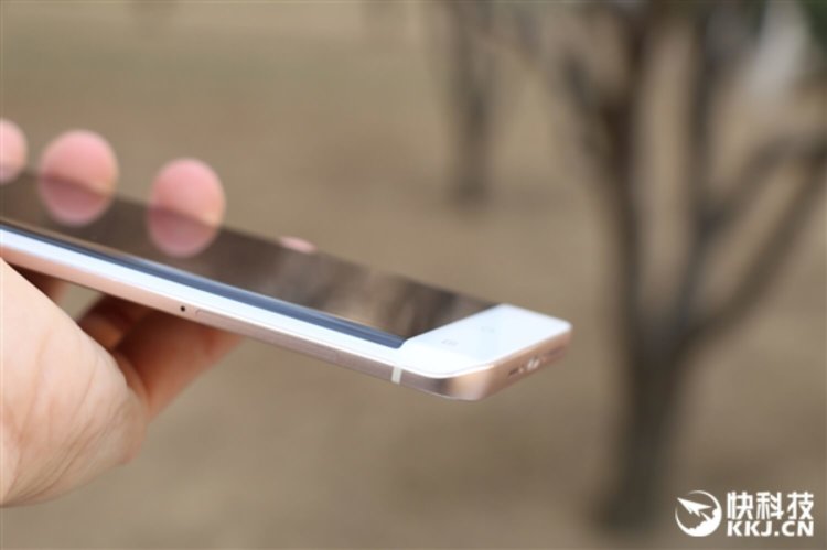 Фотографии телефона Xplay 5, с которого началась весна. Фотографии телефона Xplay 5, с которого началась весна. Фото.