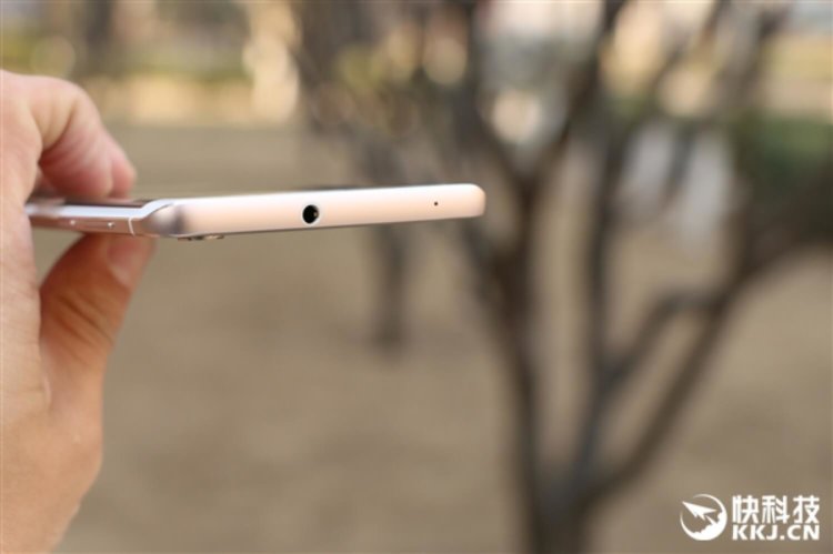 Фотографии телефона Xplay 5, с которого началась весна. Фотографии телефона Xplay 5, с которого началась весна. Фото.