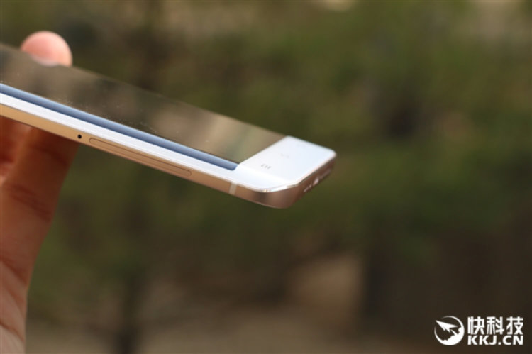 Фотографии телефона Xplay 5, с которого началась весна. Фотографии телефона Xplay 5, с которого началась весна. Фото.